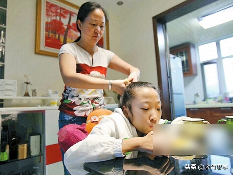 高考607分的云南轮椅女孩，身体几乎无法挪动，学习成绩年级前三