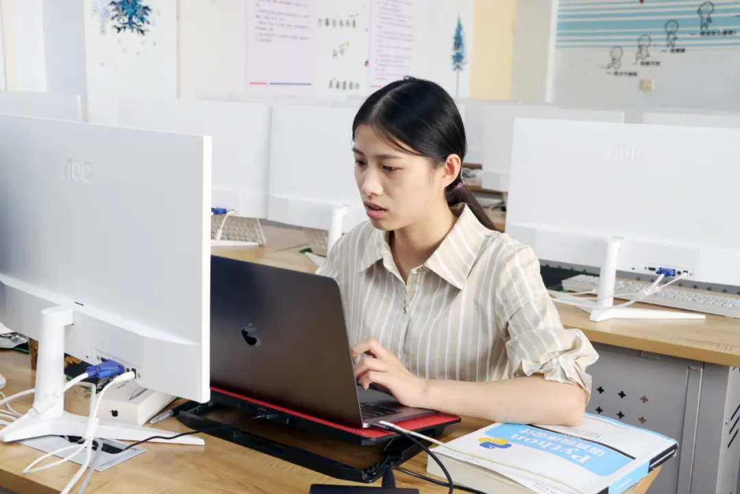 老师化身“主播”？快看过来，新学期网课开始啦