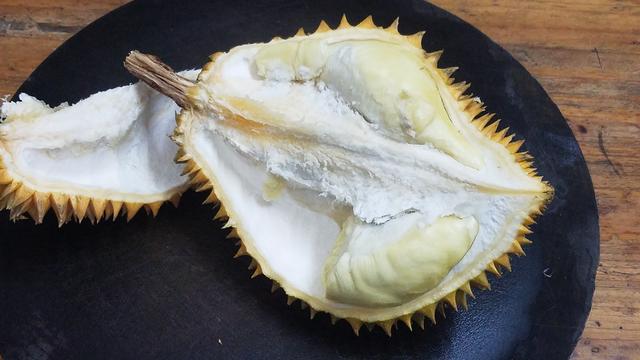 鸡肉里放进2块榴莲，这样做太好吃了，鲜香美味，一锅还不够吃