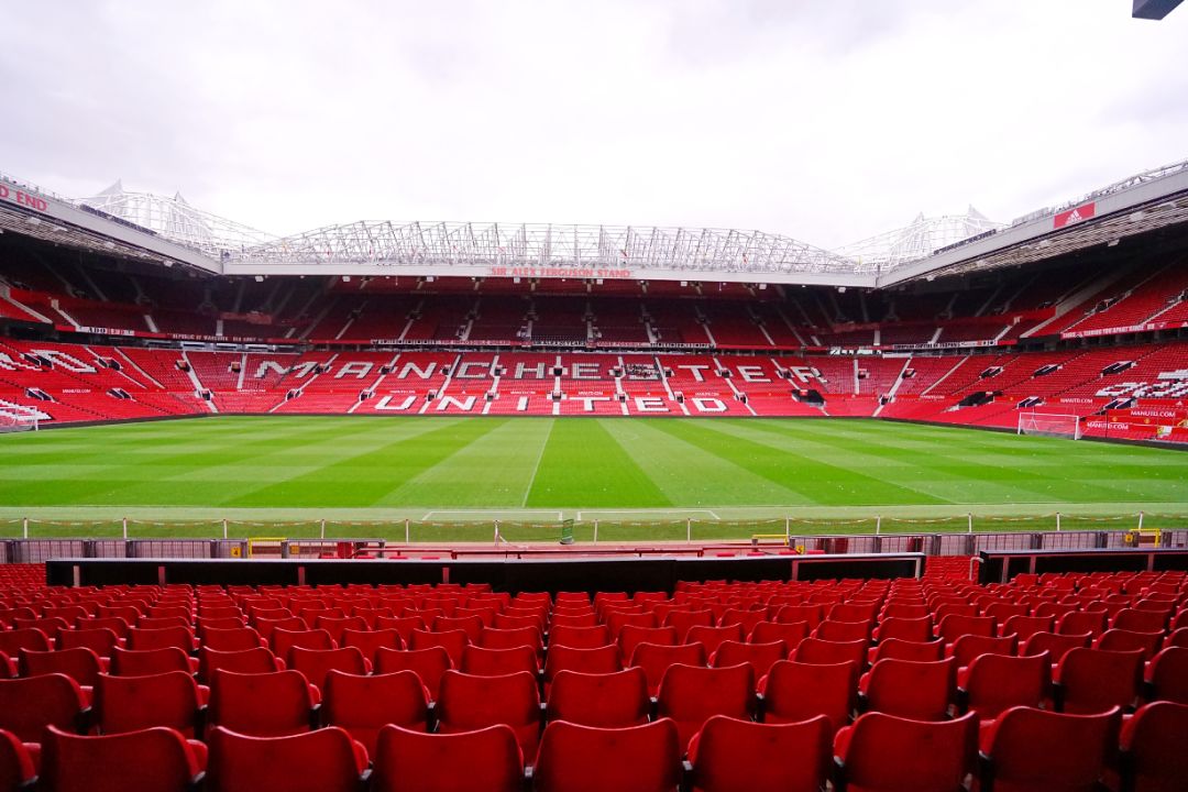 带你走进曼联主场老特拉福德内部(解密曼联主场老特拉福德:内部挂有
