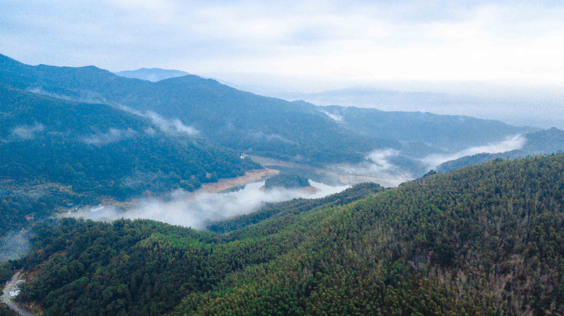 南昌哪里能晚上看足球比赛(烟雨三月湾里，尽享运动养生之旅)