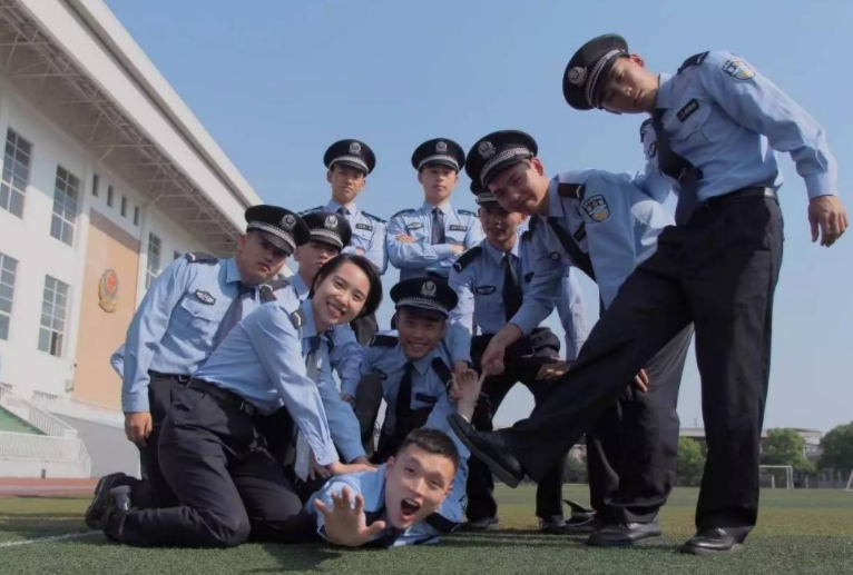 适合中等生的三所警校，毕业就有铁饭碗，错过报考后悔都来不及