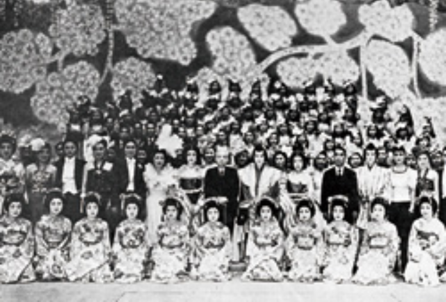 宝冢歌剧团｜top男役的王座之下，是400位少女十余年的青春献祭