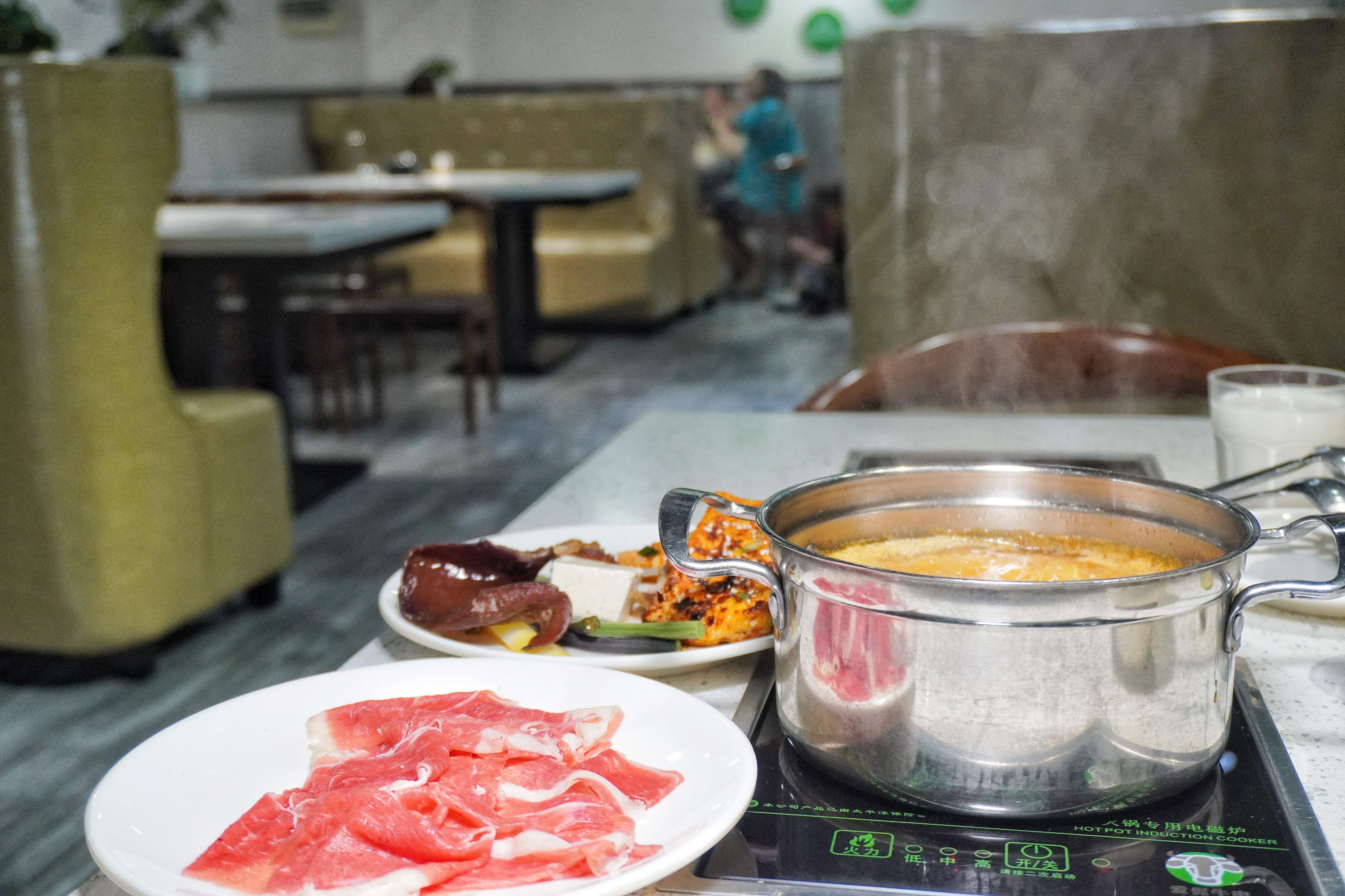实现牛肉自由！昆明各区都有的自助餐厅，涮煮烤炒蒸，菜品100+