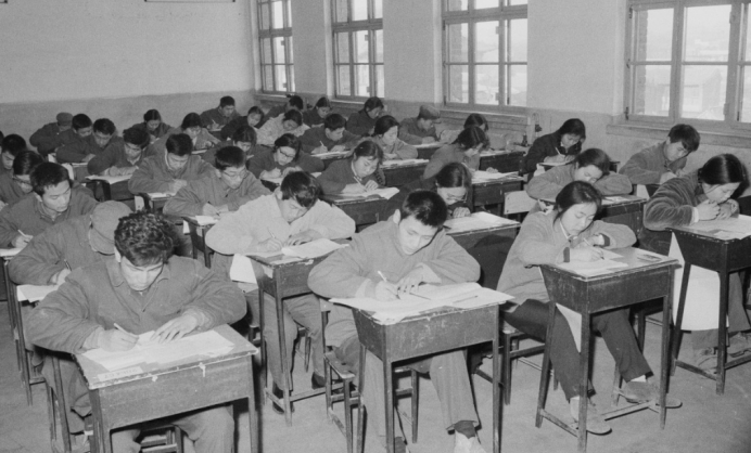 高考恢复后的第1年，高考试卷难度怎么样？最难的根本不是试题