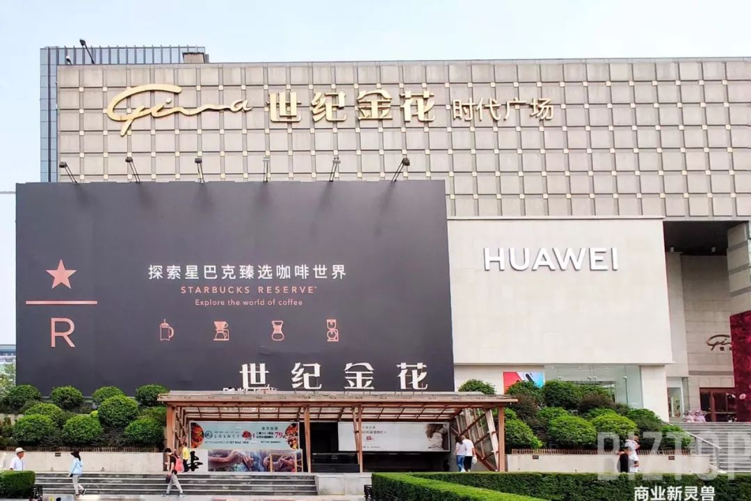 西安赛格品牌大升级！瑞幸和COACH做邻居，西安商业8月迷幻现实