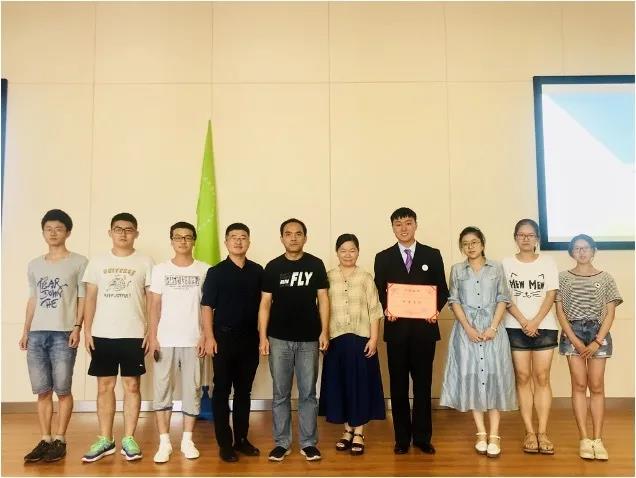 6岁接触计算机、高中自学编程，湖南