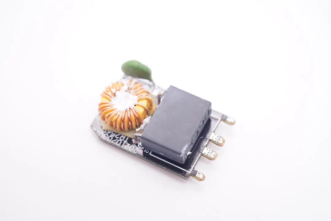 全新设计，突破体积极限，拆解国产控制器65W氮化镓快充