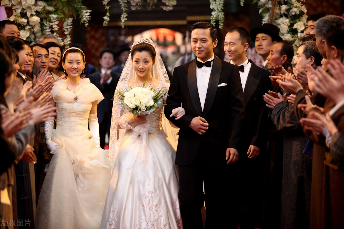 "水蜜桃"殷桃的坎坷情史,隐婚嫁富二代被抛弃,多段情事终成空