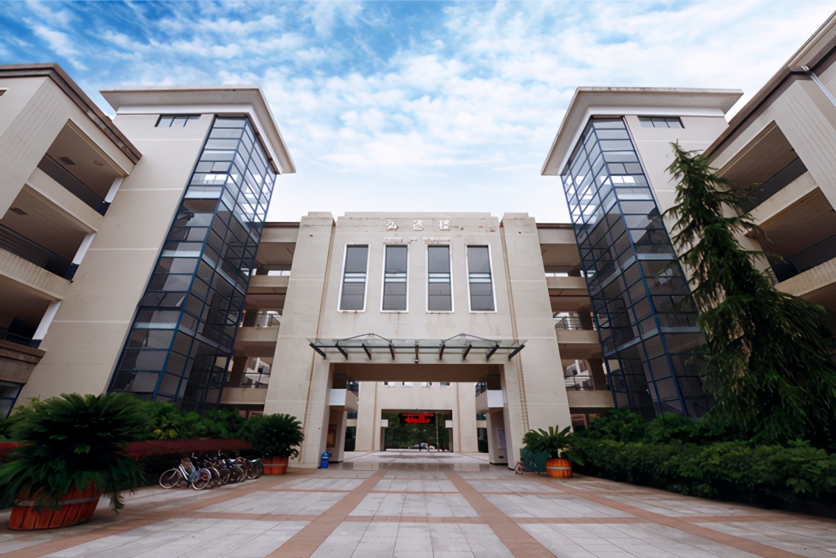 综合实力跃升全国前200！重庆这所高校研究成果获省部级及以上领导批示！