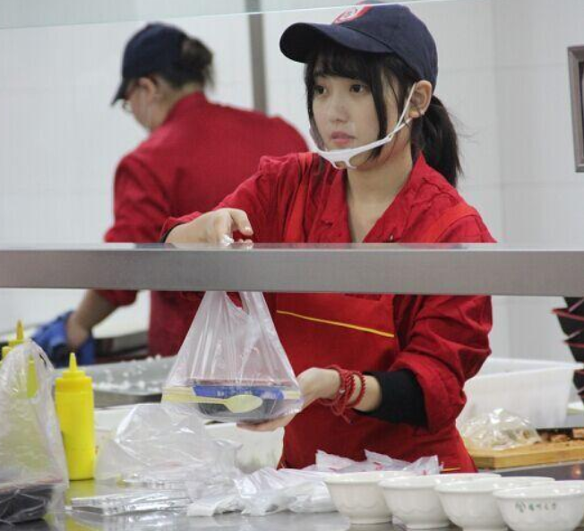 四川大学食堂火了，学生4年不点外卖，光看就忍不住流口水了