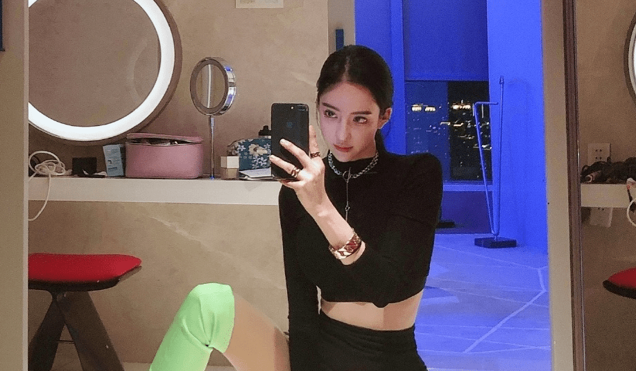 “千万网红”转战娱乐圈，化身赌场美艳老板，身材比韩星优越多了