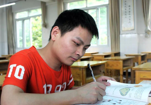 毕业于清华北大的明星，北大也还行撒贝宁，马丽很意外