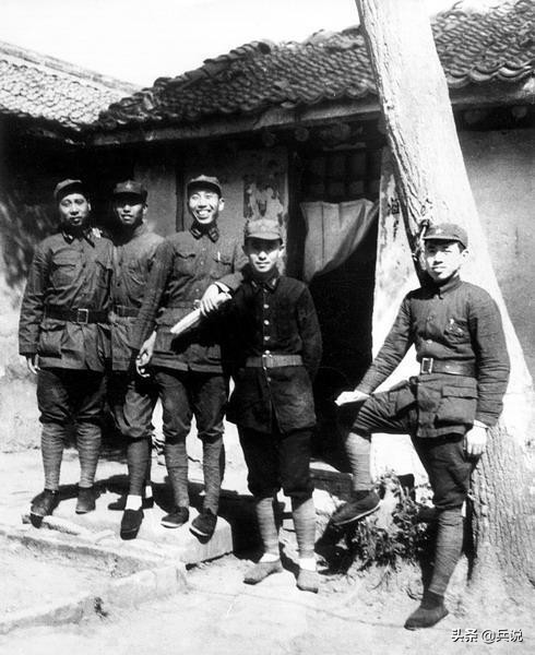 许光达默默无闻，为何授衔高于许世友刘亚楼，跻身十大将？