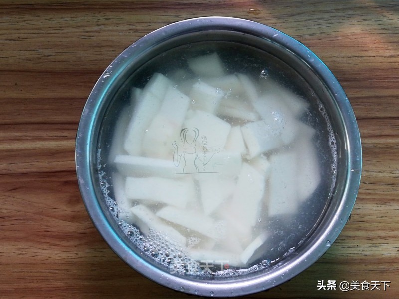 酸溜溜的味道，酸爽可口，开胃下饭，还帮油腻腻的肠胃减减负