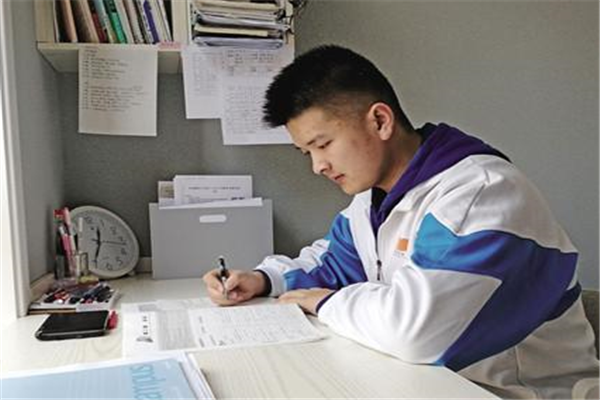 高三学子模考成绩不理想，分数一次比一次低，还有机会逆袭吗？