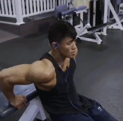 超励志国外网红小哥，从大肚腩练成肌肉男，健身真的就像整容一样