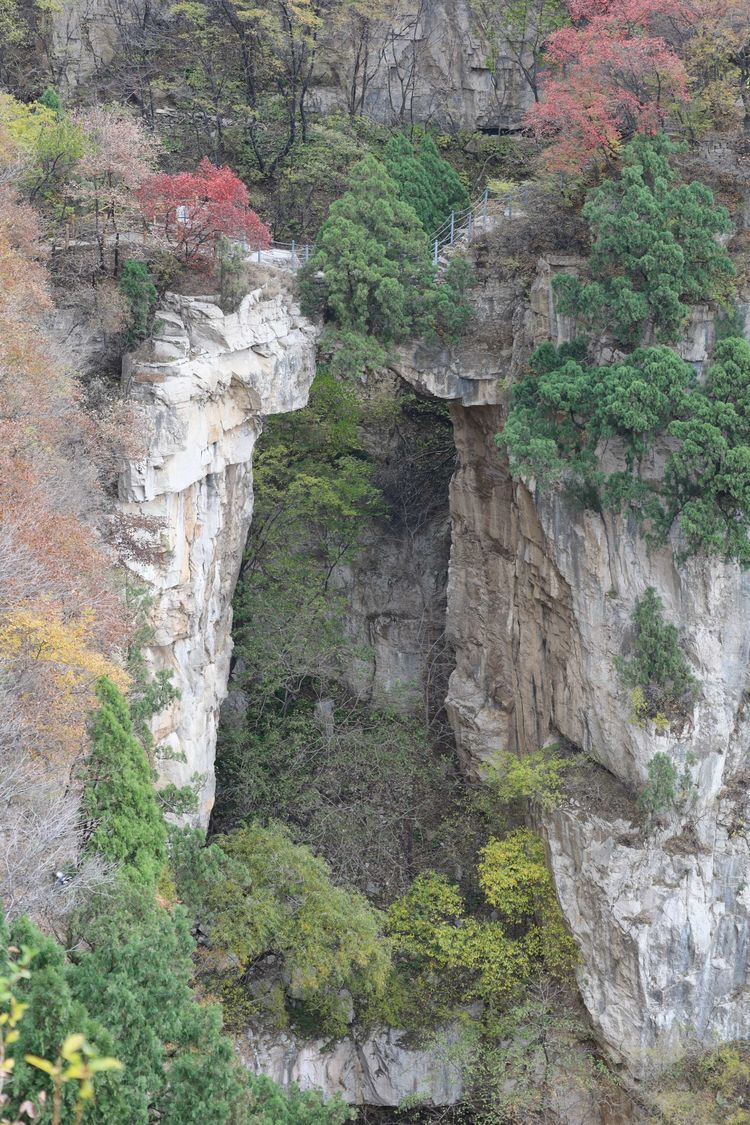 跟着《聊斋》漂亮小姐姐，穿越到潭溪山看最美秋色