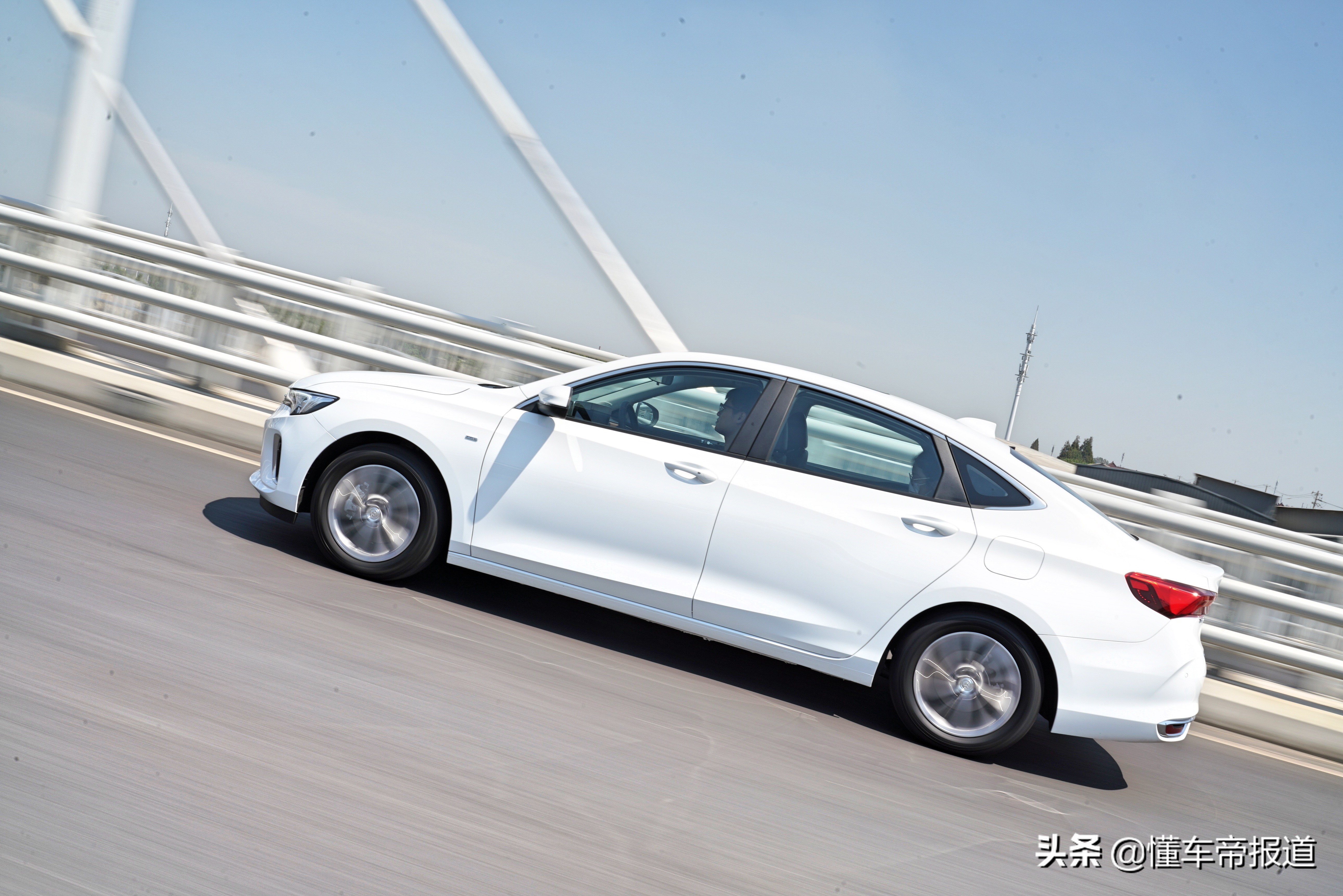 新车 </p><p>　　 不负Pro之名，试驾全新别克威朗Pro