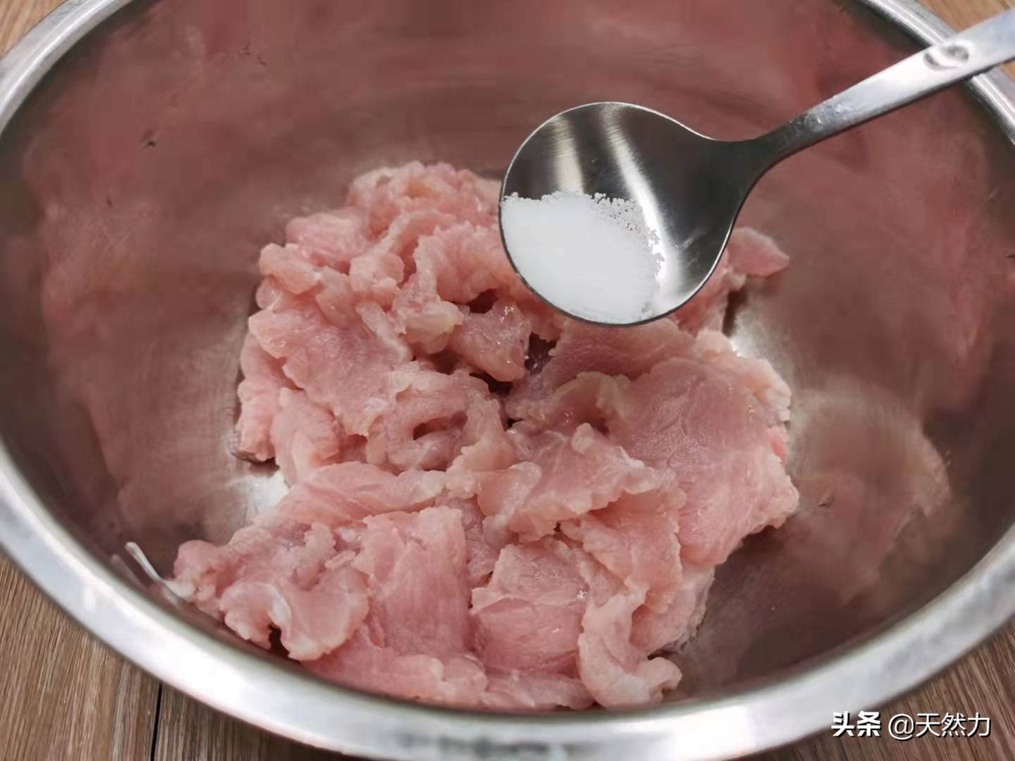 木须肉是传统的经典名菜，做法简单，步骤是关键，看一遍就能学会