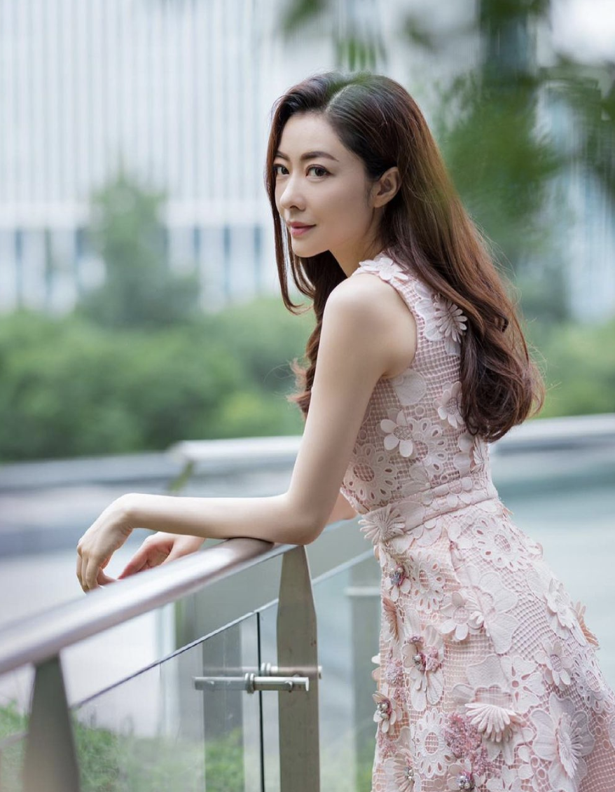 熊黛林晒女儿视频，母女聊天无障碍，姐姐口齿清晰漂亮似洋娃娃