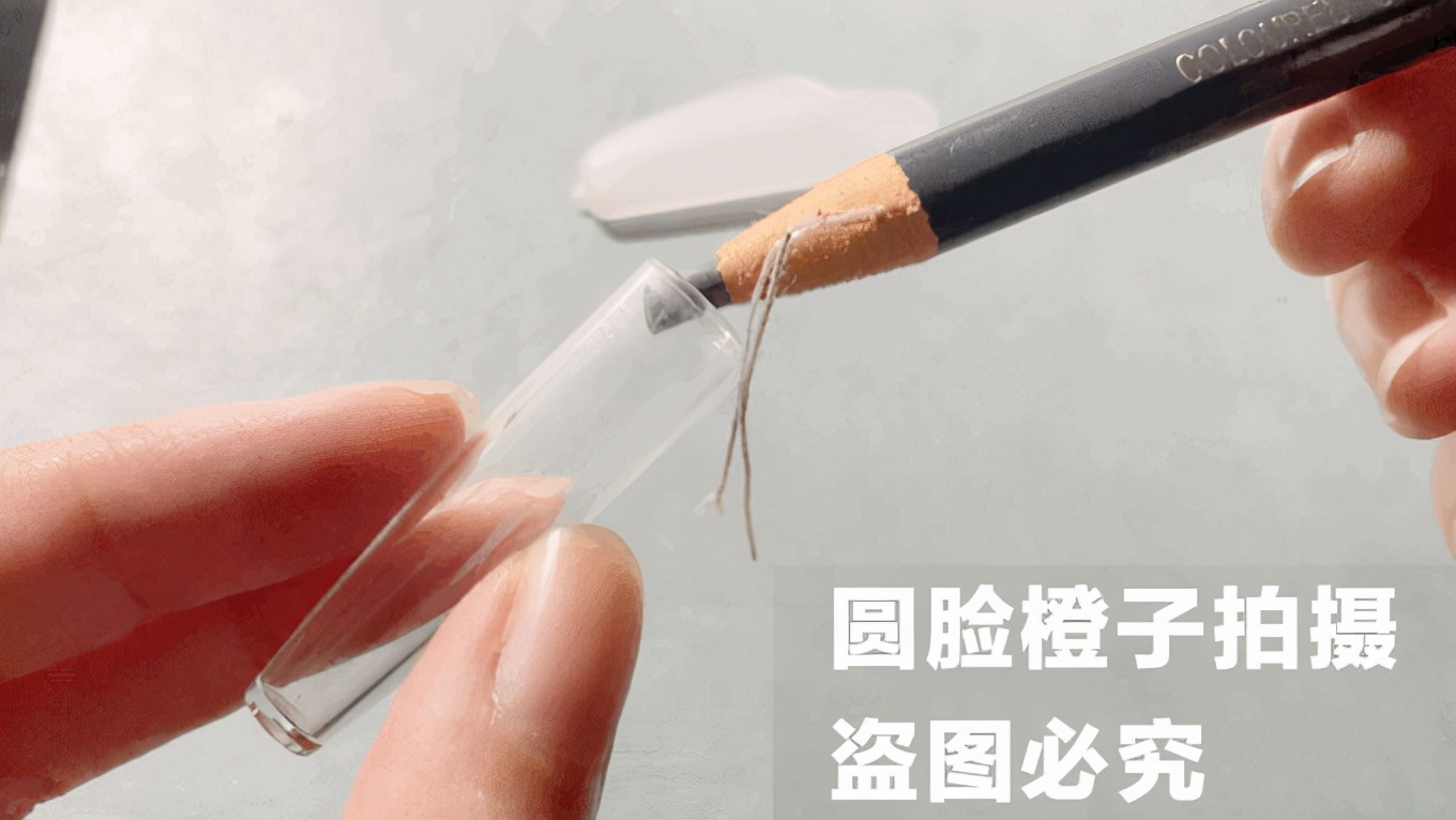 我国有一老牌眉笔，小小一支也有证书，搭配眉卡眉刷不到十块钱