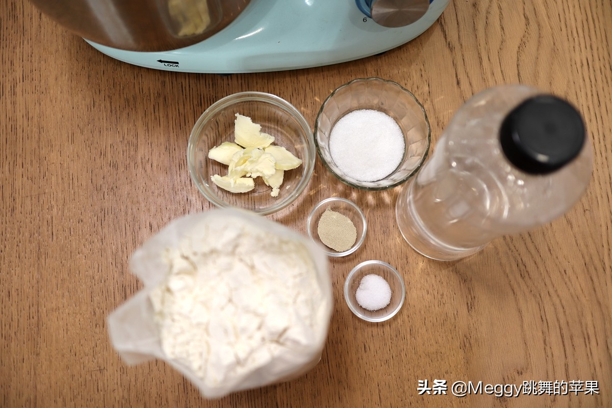 想吃拉丝披萨不发愁，烤一张4人吃撑，比必胜客的料足味美实惠