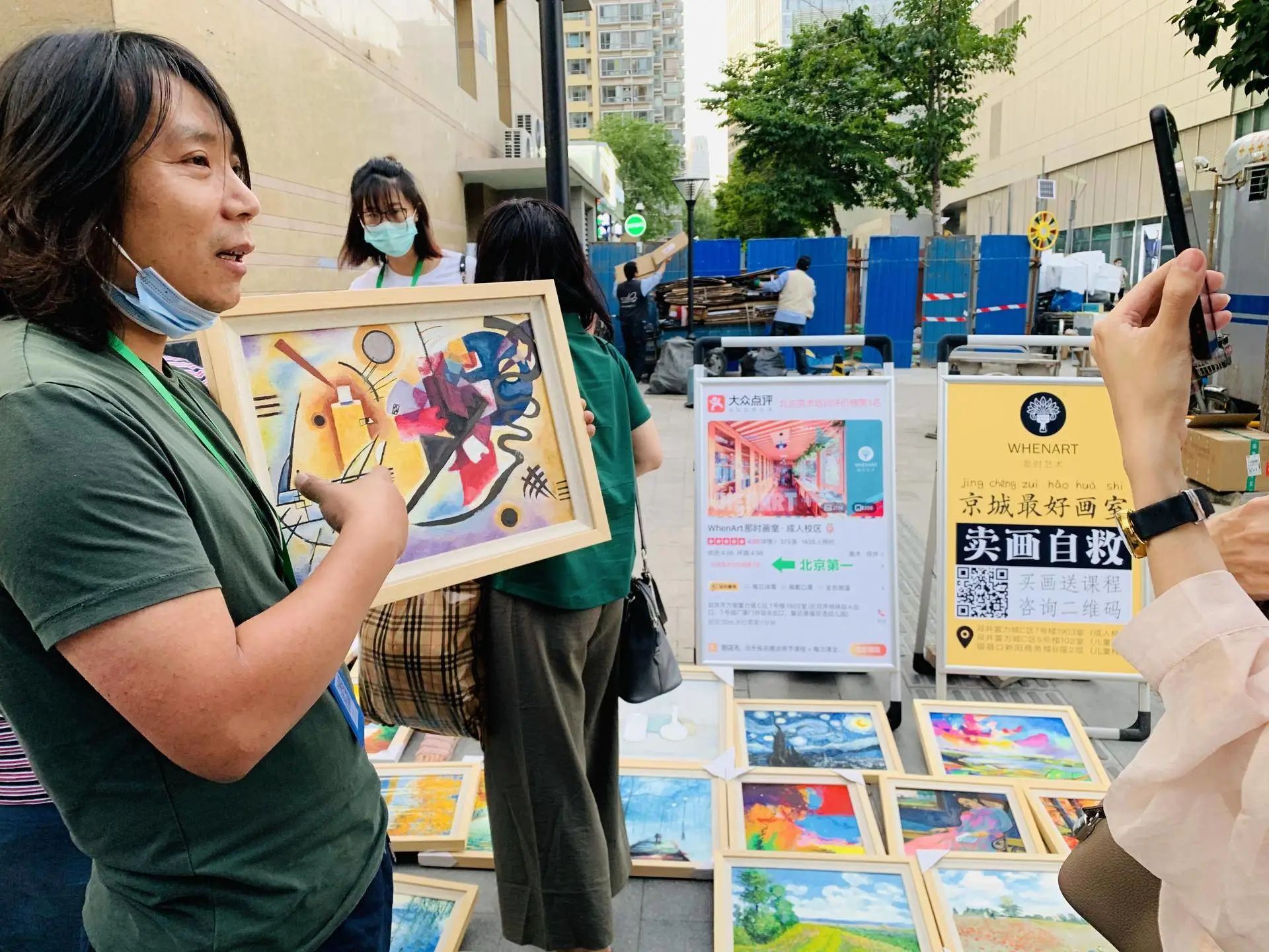 8位摊主讲述：我在城市摆地摊，理想很好、现实骨感