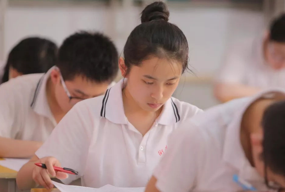 2021各省高考总人数高达1071万人，400分还能上本科吗？