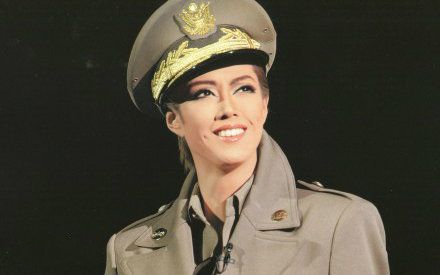 宝冢歌剧团｜top男役的王座之下，是400位少女十余年的青春献祭