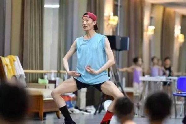 杨丽萍关门弟子郭冷：除了跳舞什么都不会做，年入百万却无人敢嫁