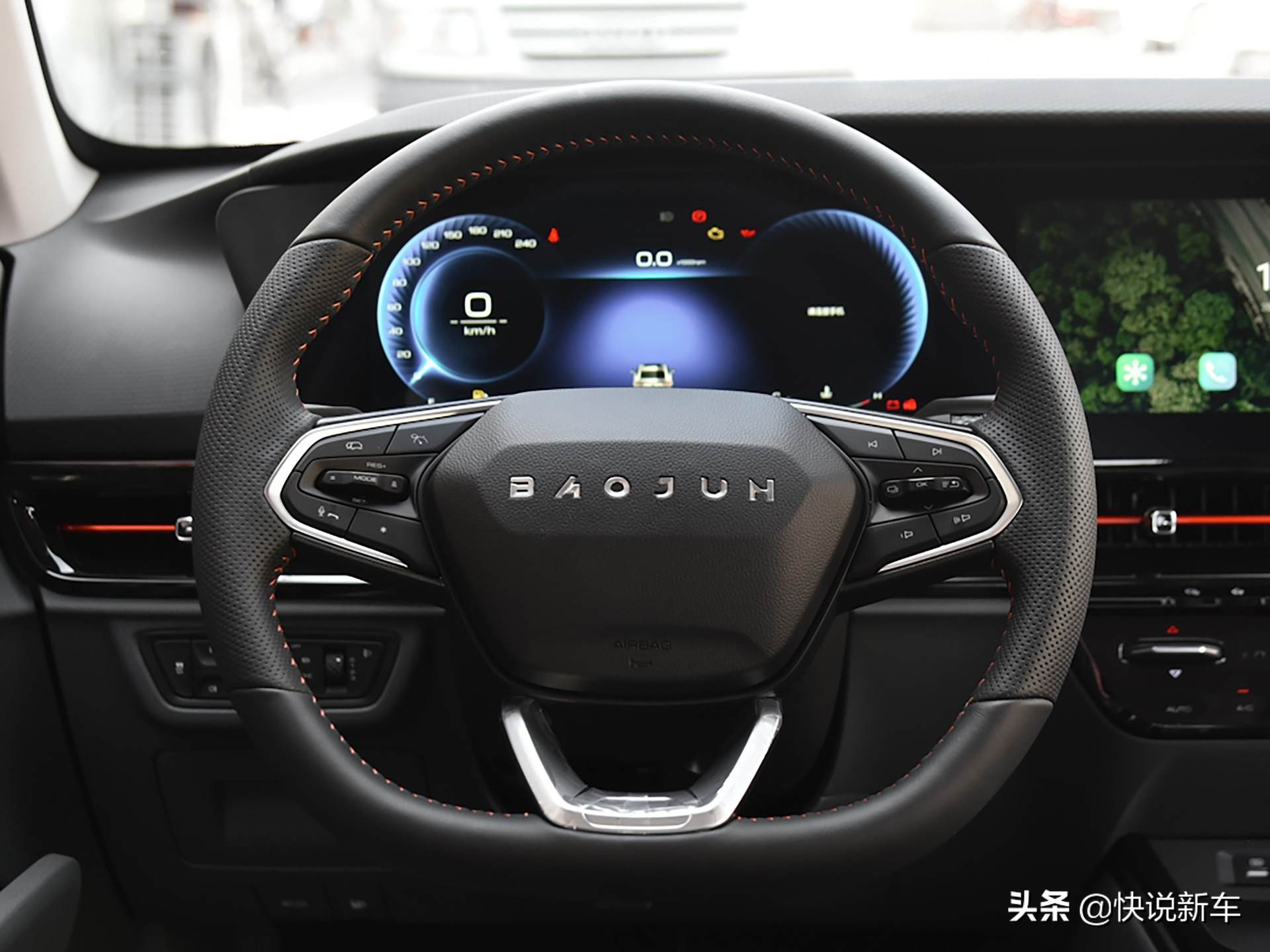 7.3L/100km，买菜家轿，颜值能打，实拍宝骏RC-6