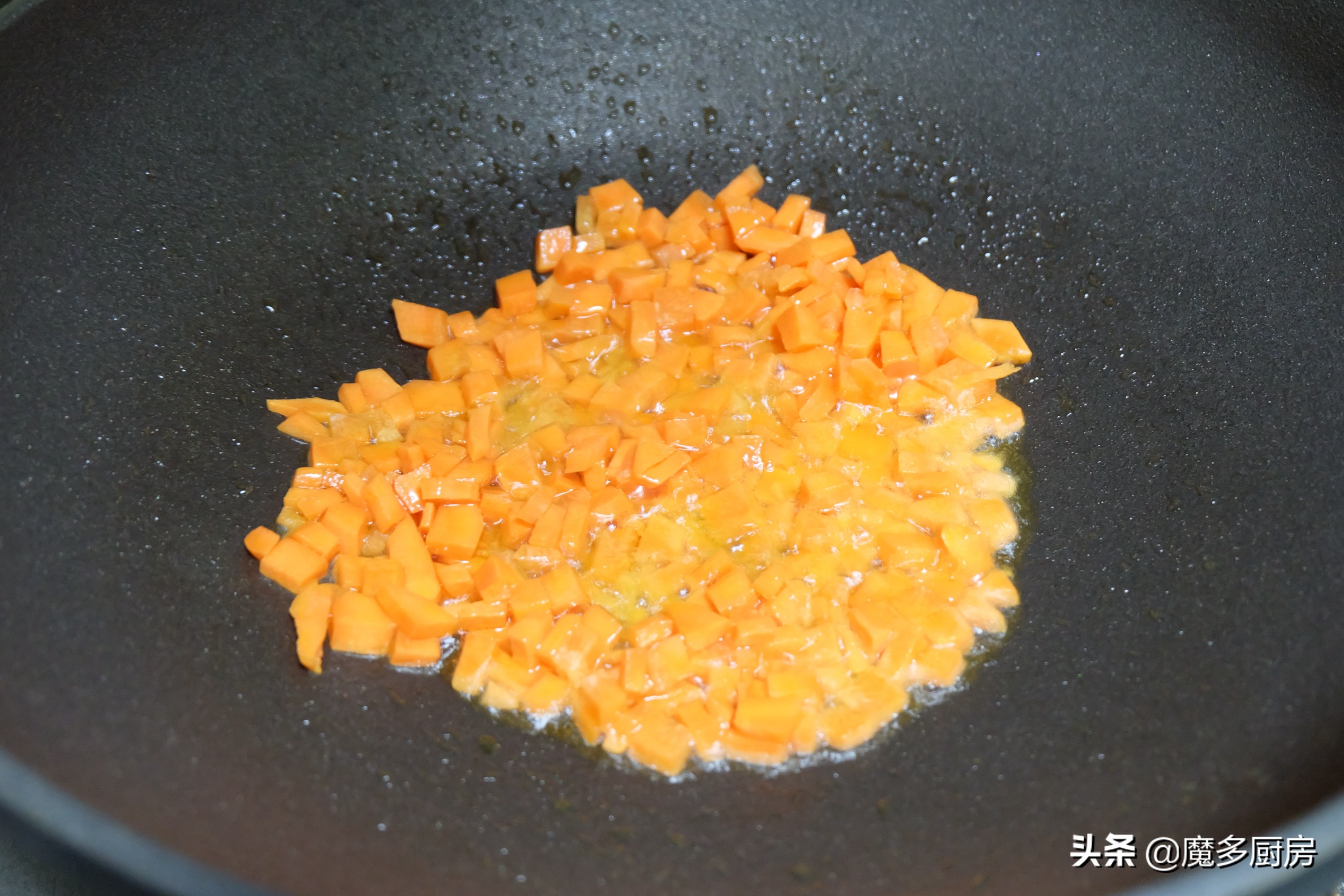 剩米饭简单加工一下，做成美味早餐，营养丰富全家都爱吃