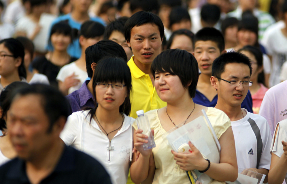 “高考四百分有什么用”，考生含泪哭诉，拼命学习跟200分没区别