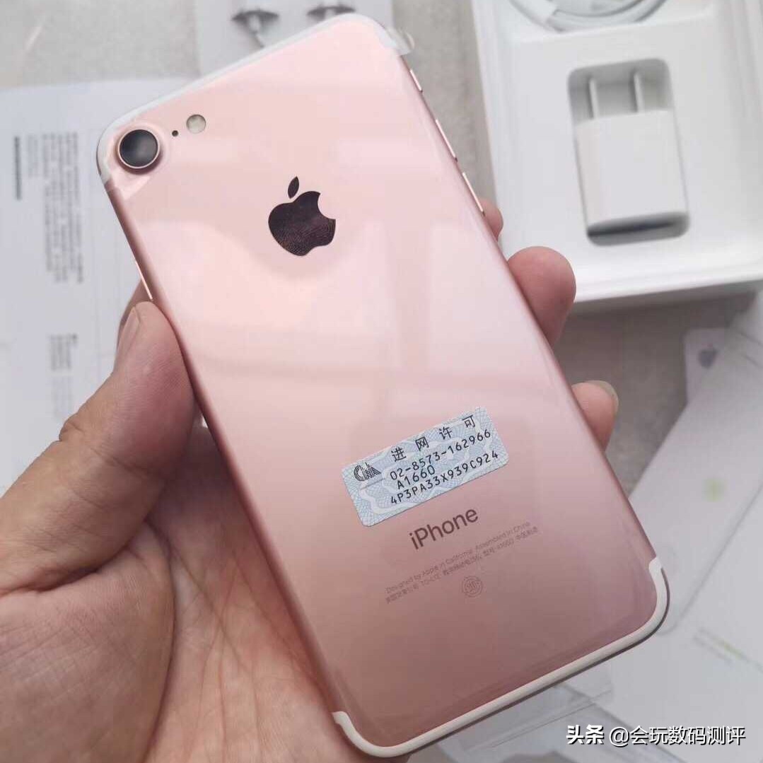 iPhone7跳水2389元，现在值得入手？听店老板怎么说！