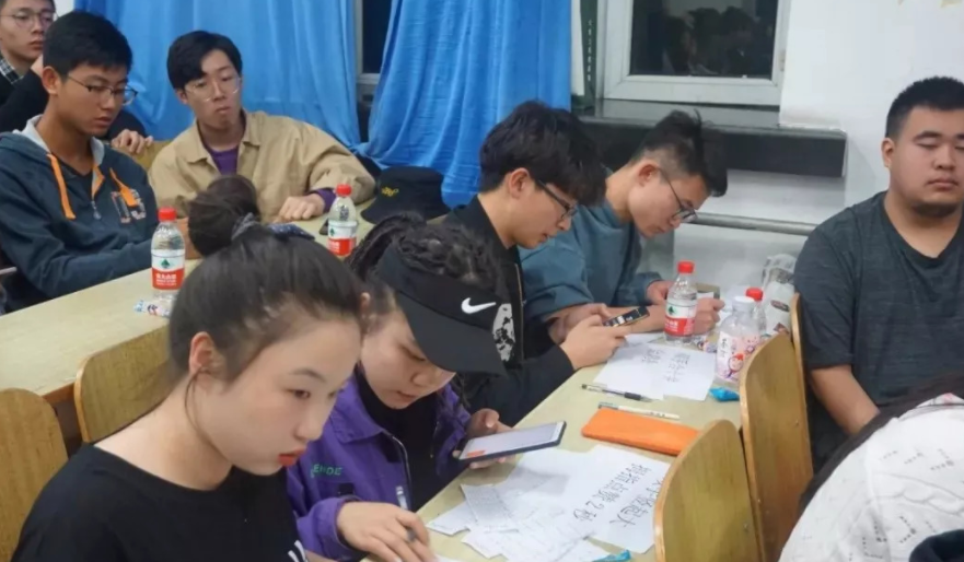 大学新生要不要加入学生会，好处多还是坏处多，学姐说出答案