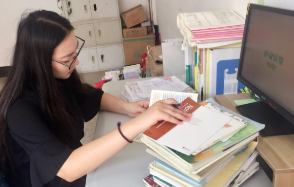 女教师批卷风格“新颖独特”，评语让人眼前一亮，备受学生喜爱