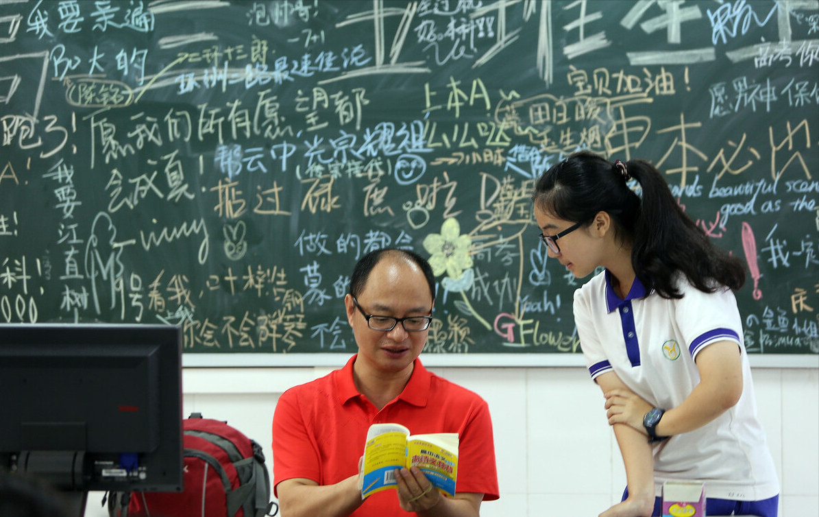 易烊千玺也偏科，高考数学考了100分，语文95分，英语不及格