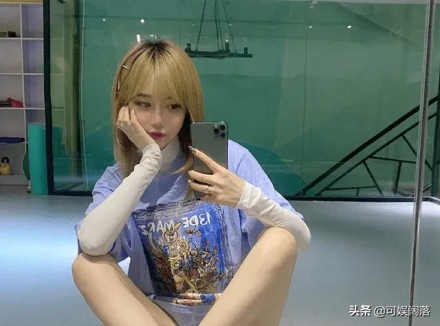 任雨晴和吴亦凡在2015年因为一张海边的亲密拥吻照而被落实男女朋友