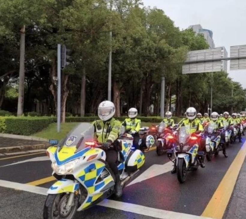 深圳交警铁骑招人啦！专科以上都可报名，具体报名在这里