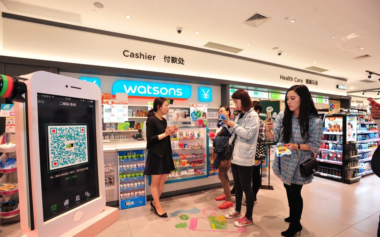 被年轻人遗弃，遭美妆店围剿，屈臣氏能靠流量明星代言逆风翻盘吗