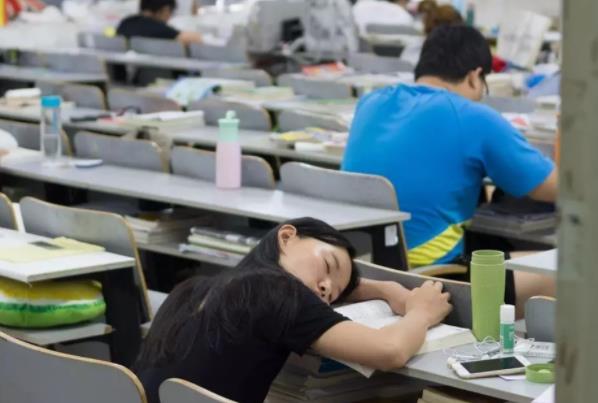 高中和大学哪个更累？过来人用梗图诠释，各个心酸自行体会