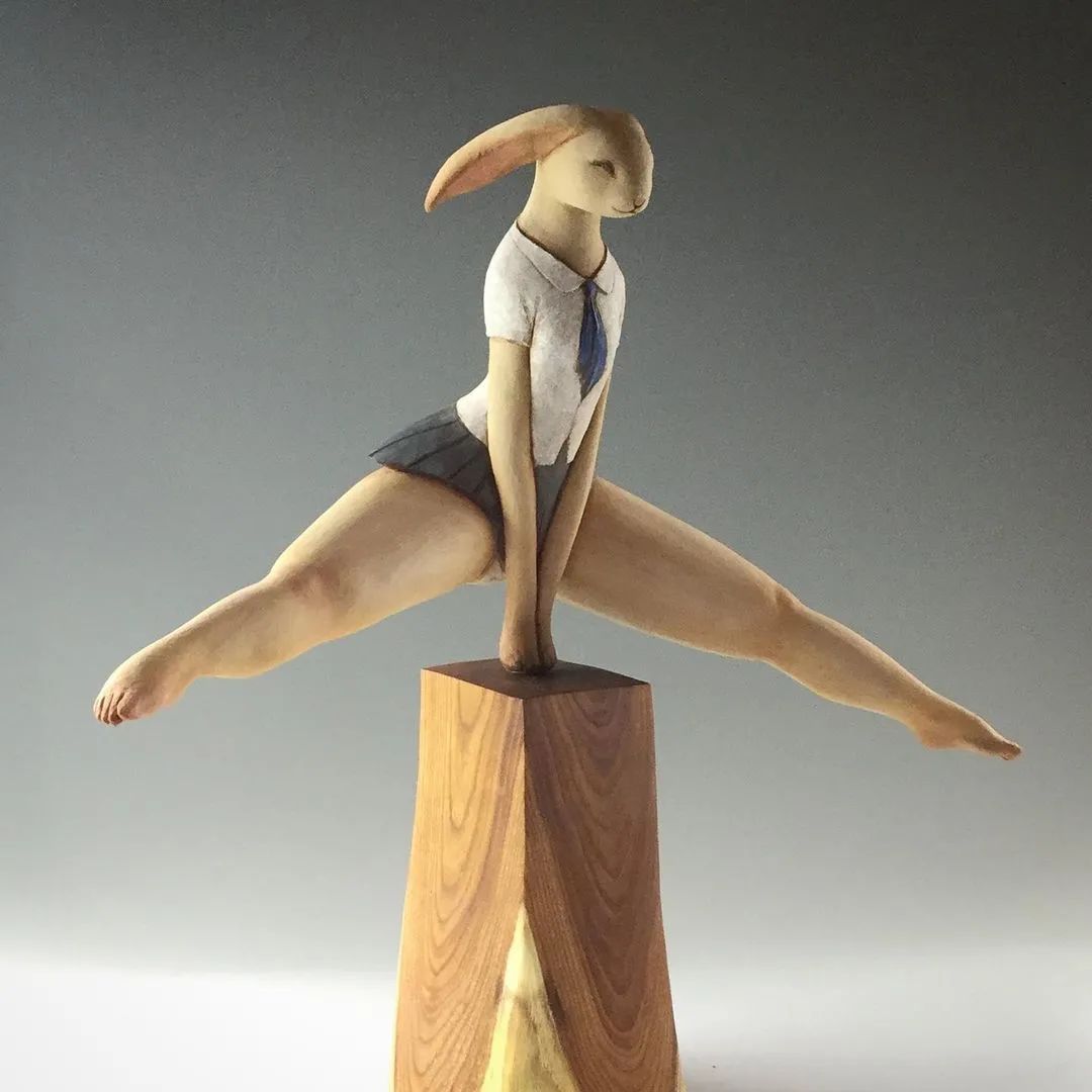 60岁日本老人的“治愈系”木雕，让人直呼“幸福”：太大胆了吧