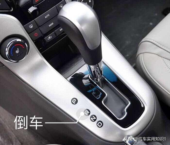 自动挡换挡踩不踩刹车？老司机：长点心吧，变速箱早晚报废