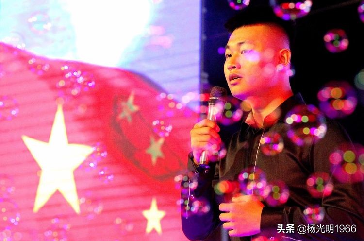 施秉一中：唱响青春   舞动人生