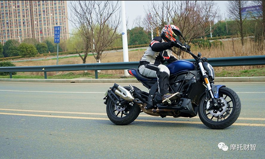 肌肉巡航 典范之作——39800元贝纳利502c动态测评 - 114货源网