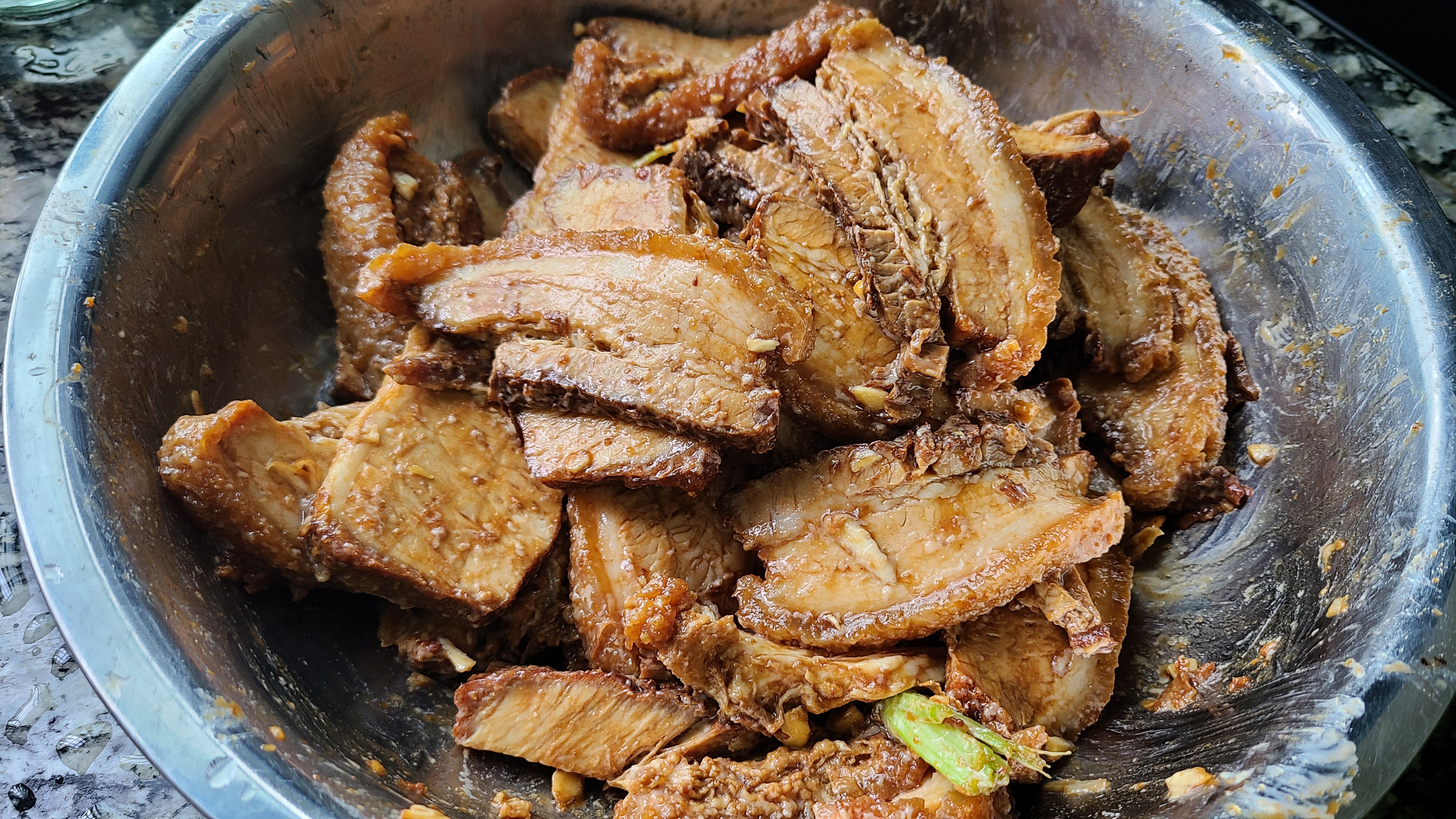 扣肉这样做味道更香，教你一个广东做法，简单好吃，看着就馋