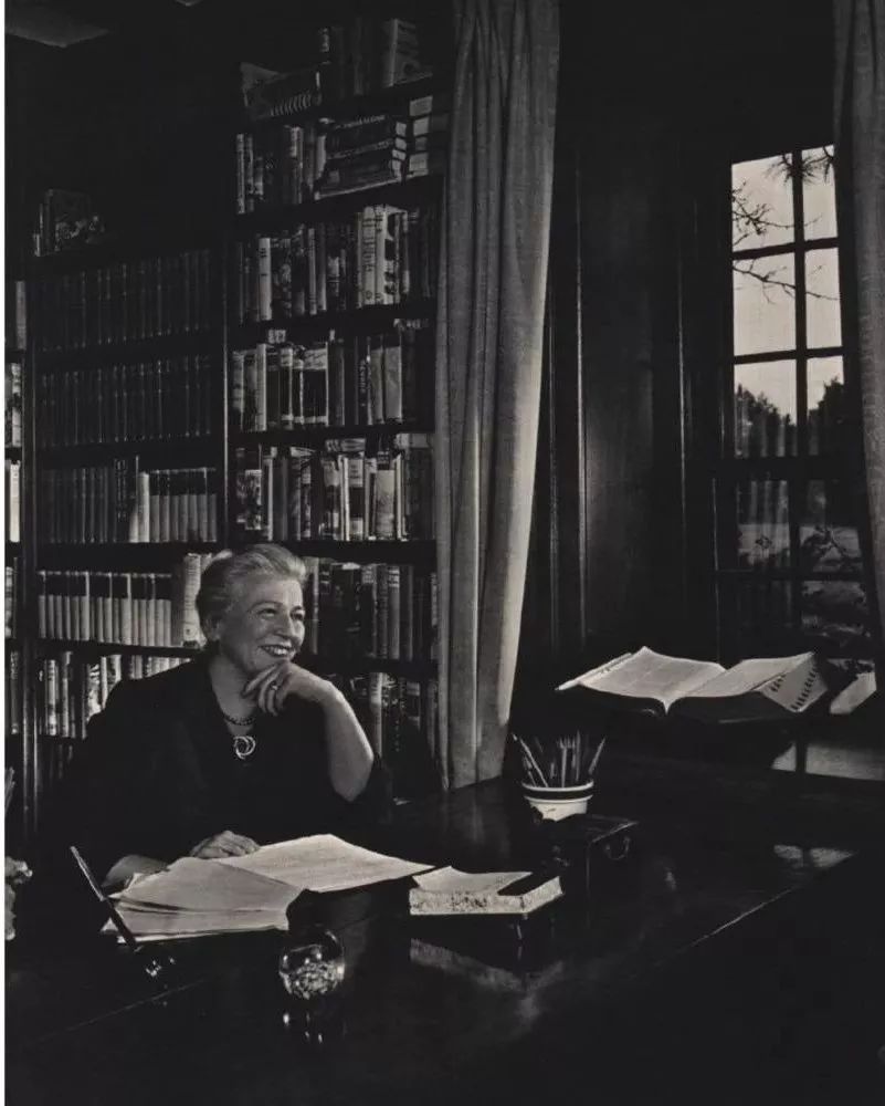 “摄影界伦勃朗”，拍下无数伟大的时代面孔，每一张都充满了故事