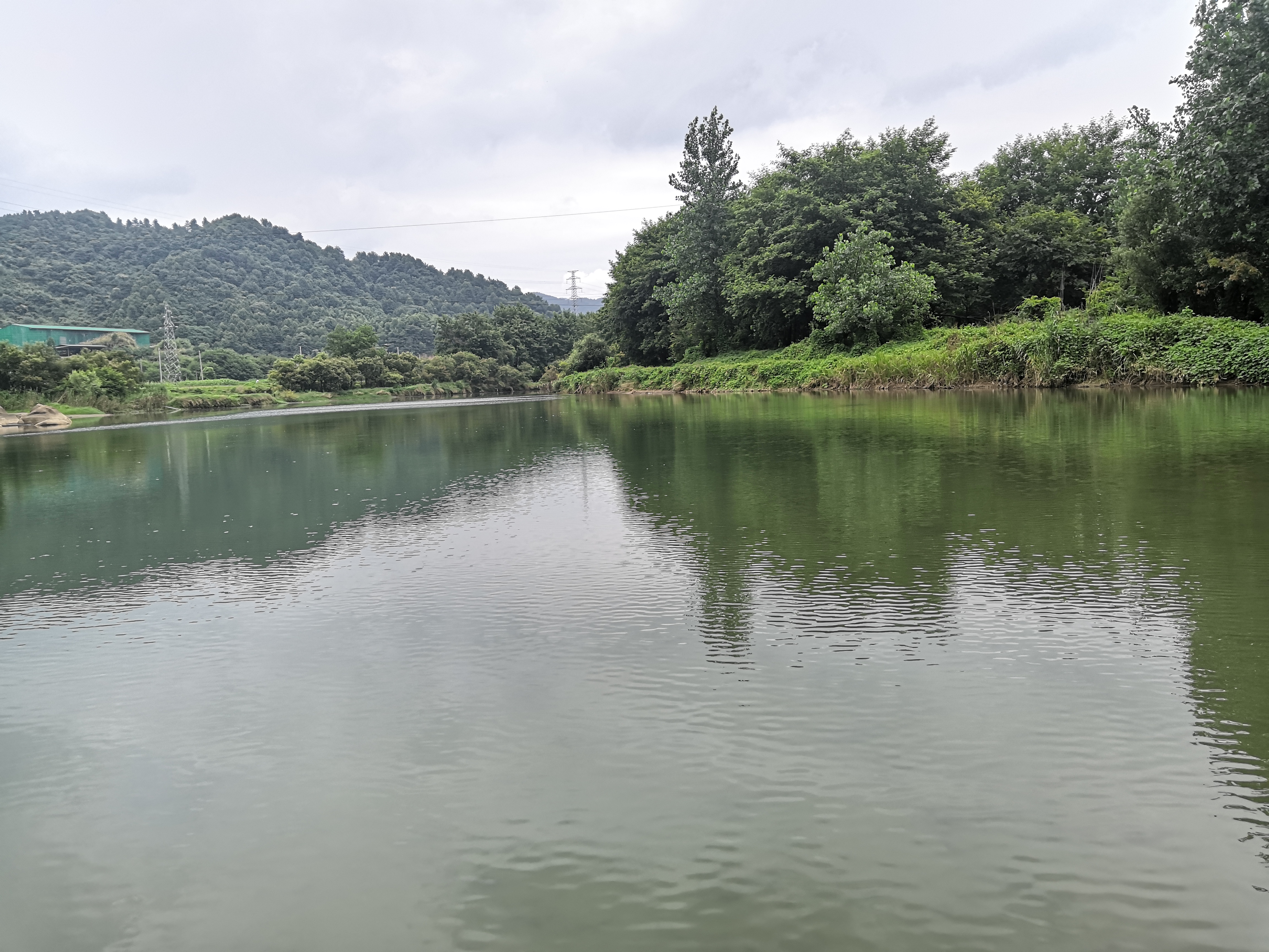 八亩田着三春锦绣，万罗山举四海楼台