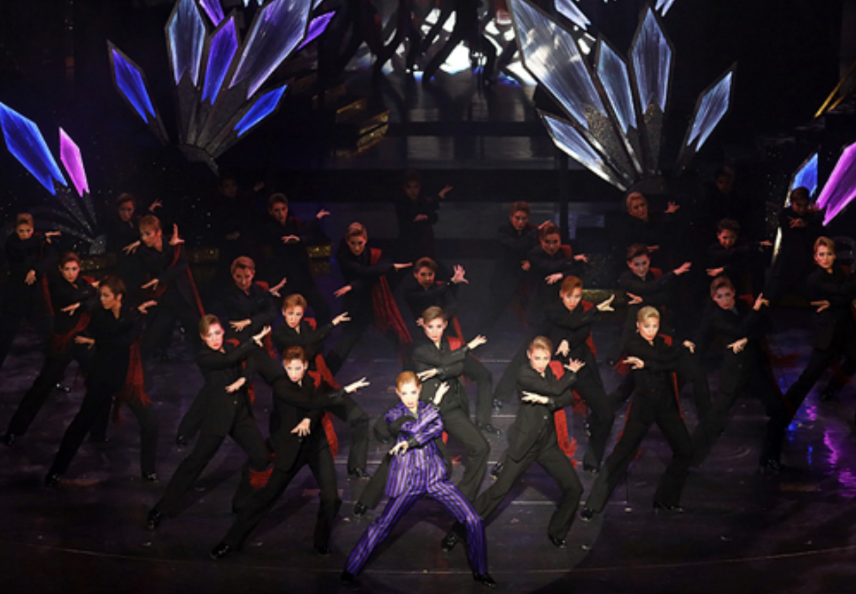 宝冢歌剧团｜top男役的王座之下，是400位少女十余年的青春献祭